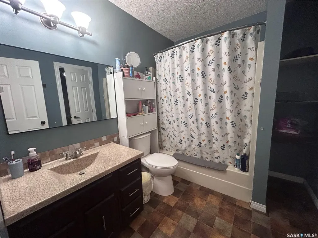 500 Willow Bay Estevan SK S4A 2G4