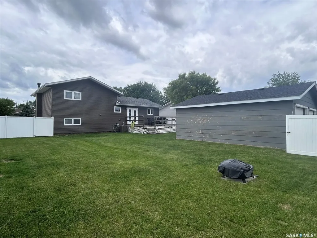 500 Willow Bay Estevan SK S4A 2G4
