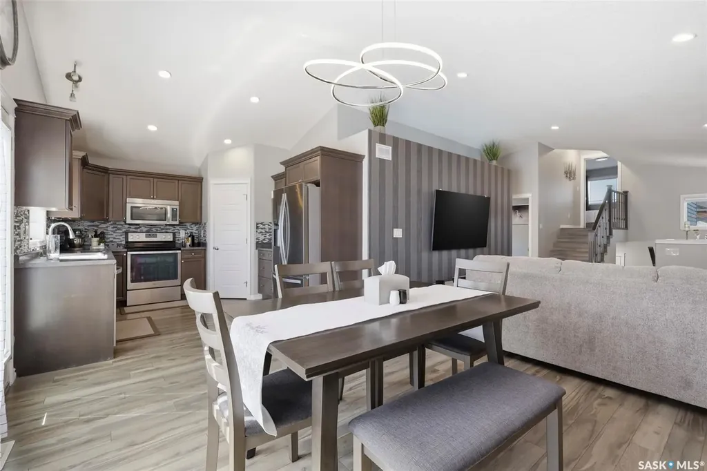 351 Kolynchuk Manor Saskatoon SK S7T 0W3
