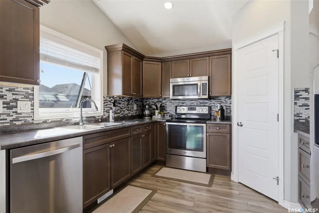 351 Kolynchuk Manor Saskatoon SK S7T 0W3
