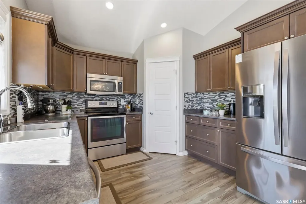 351 Kolynchuk Manor Saskatoon SK S7T 0W3