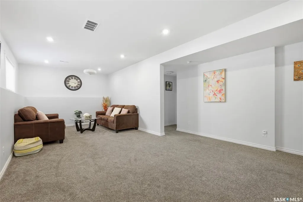 351 Kolynchuk Manor Saskatoon SK S7T 0W3