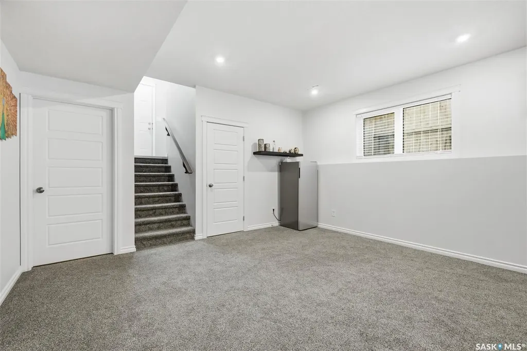 351 Kolynchuk Manor Saskatoon SK S7T 0W3