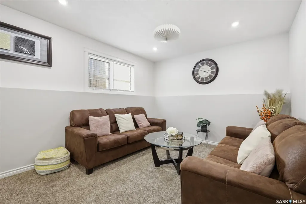 351 Kolynchuk Manor Saskatoon SK S7T 0W3