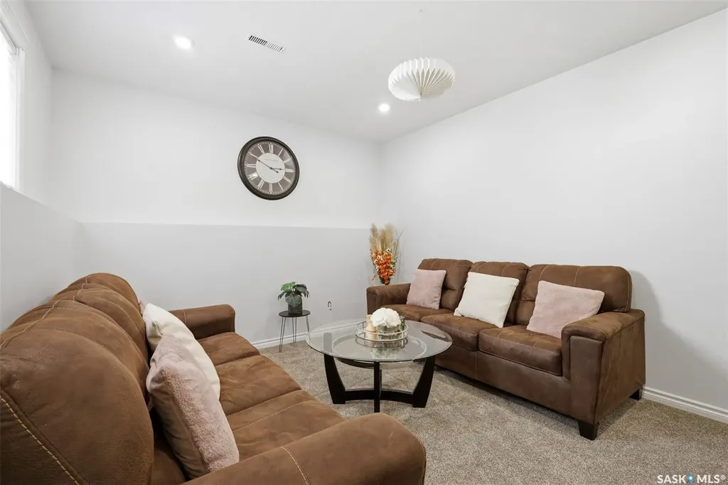 351 Kolynchuk Manor Saskatoon SK S7T 0W3