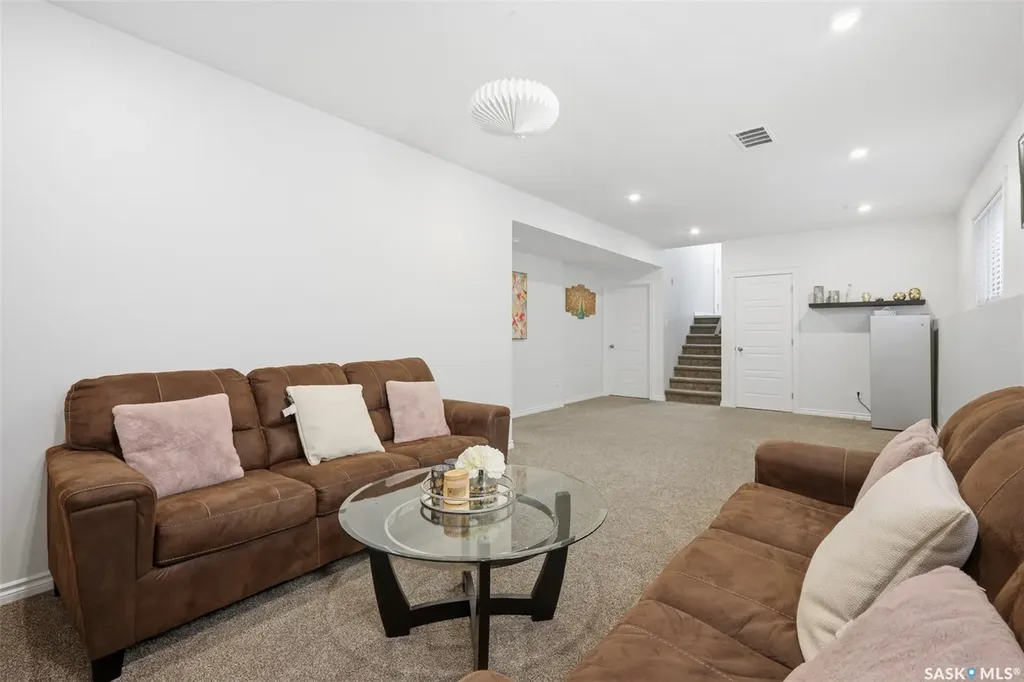 351 Kolynchuk Manor Saskatoon SK S7T 0W3