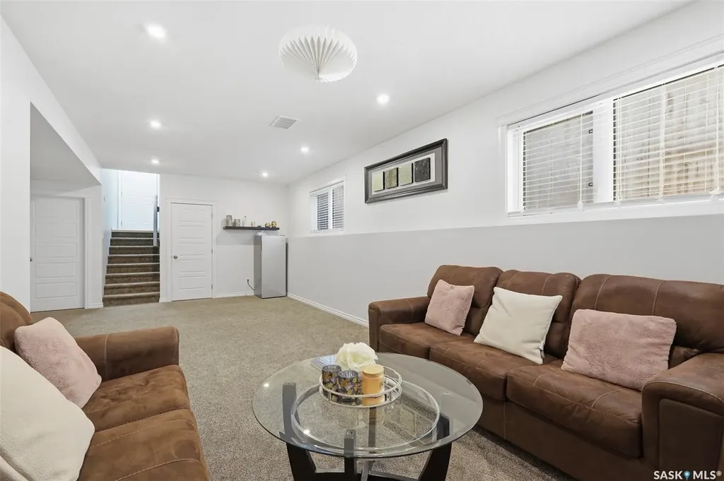 351 Kolynchuk Manor Saskatoon SK S7T 0W3