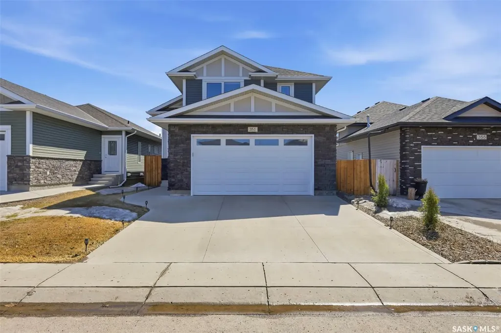 351 Kolynchuk Manor Saskatoon SK S7T 0W3