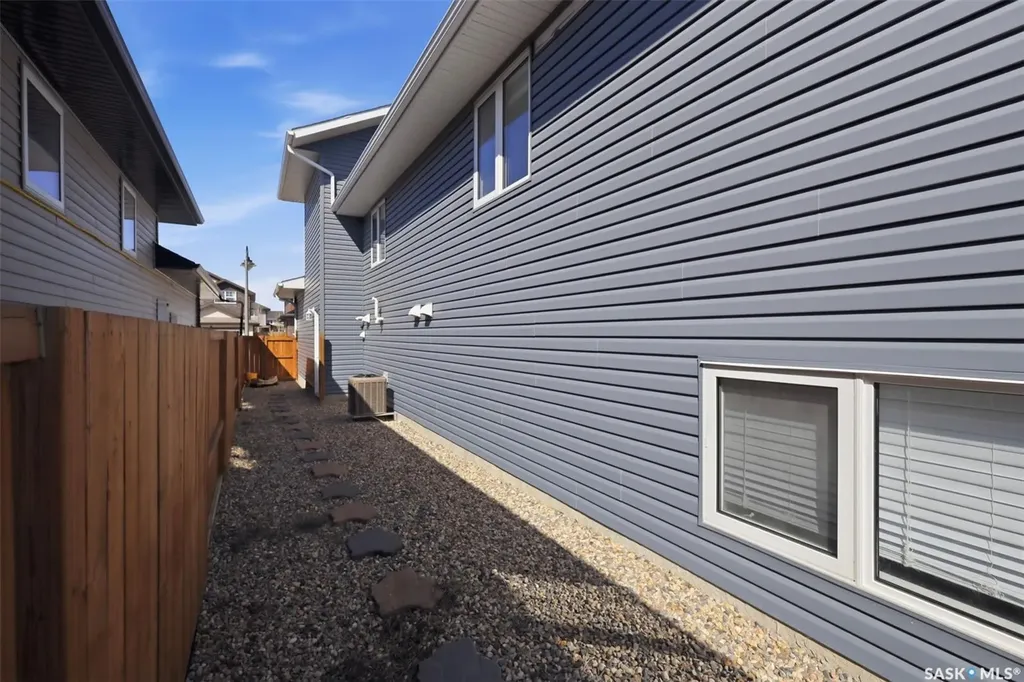351 Kolynchuk Manor Saskatoon SK S7T 0W3