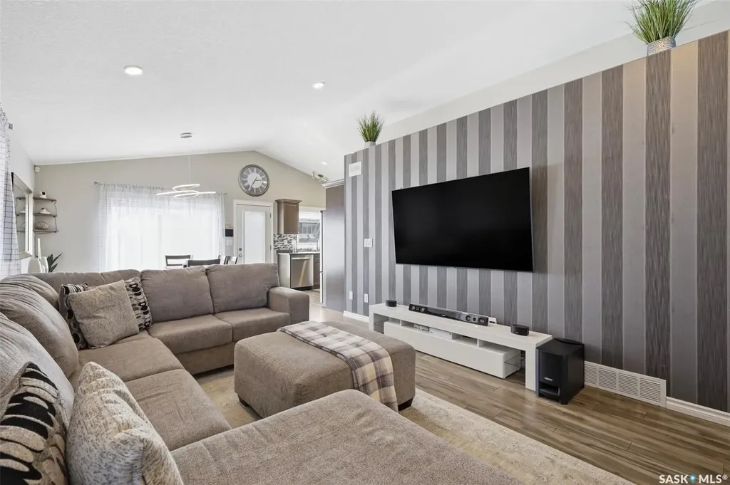351 Kolynchuk Manor Saskatoon SK S7T 0W3