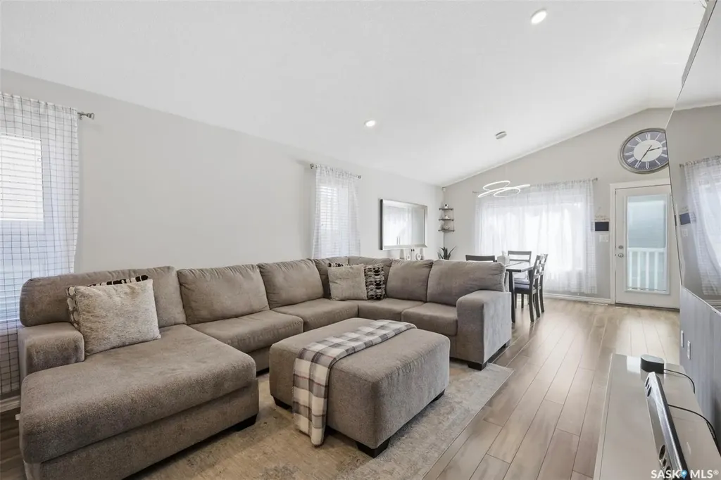 351 Kolynchuk Manor Saskatoon SK S7T 0W3