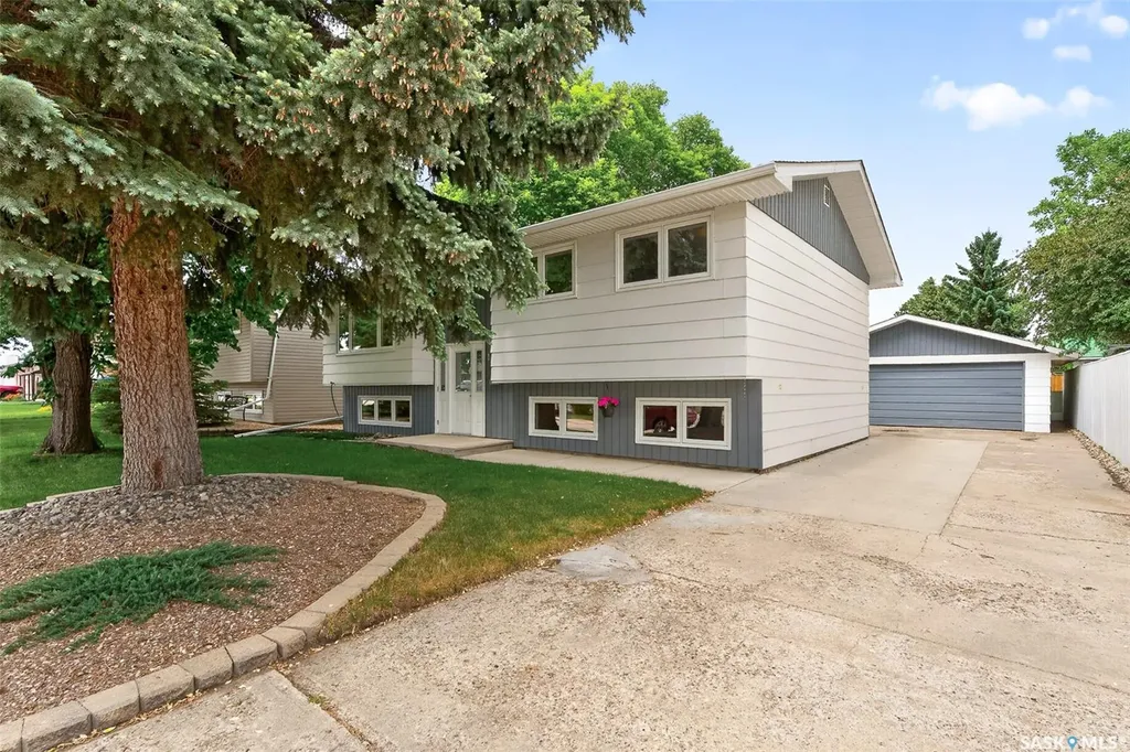 1612 Rutherford Street Moose Jaw SK S6H 7C7