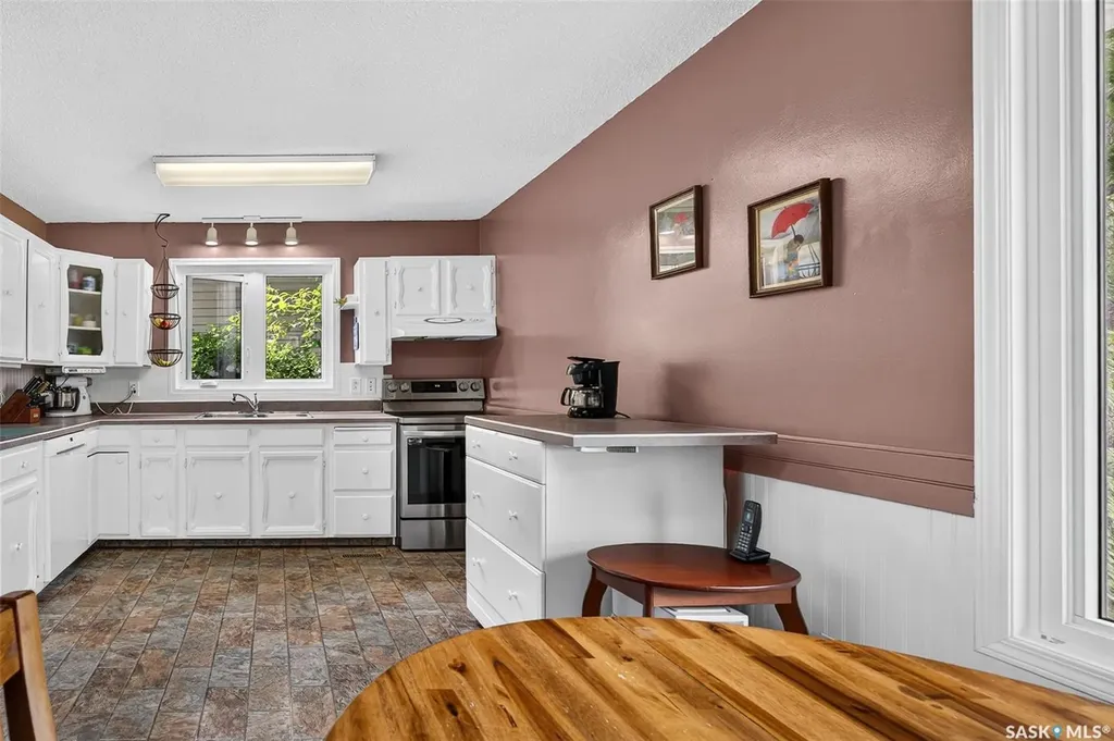 1612 Rutherford Street Moose Jaw SK S6H 7C7