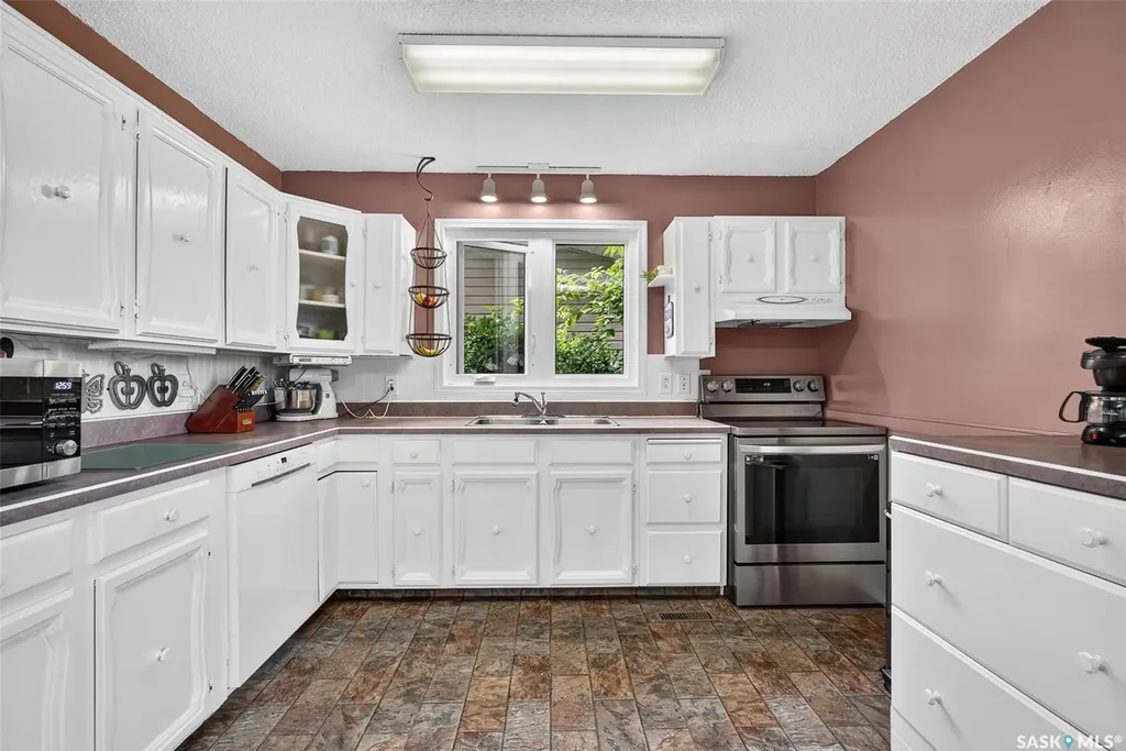1612 Rutherford Street Moose Jaw SK S6H 7C7