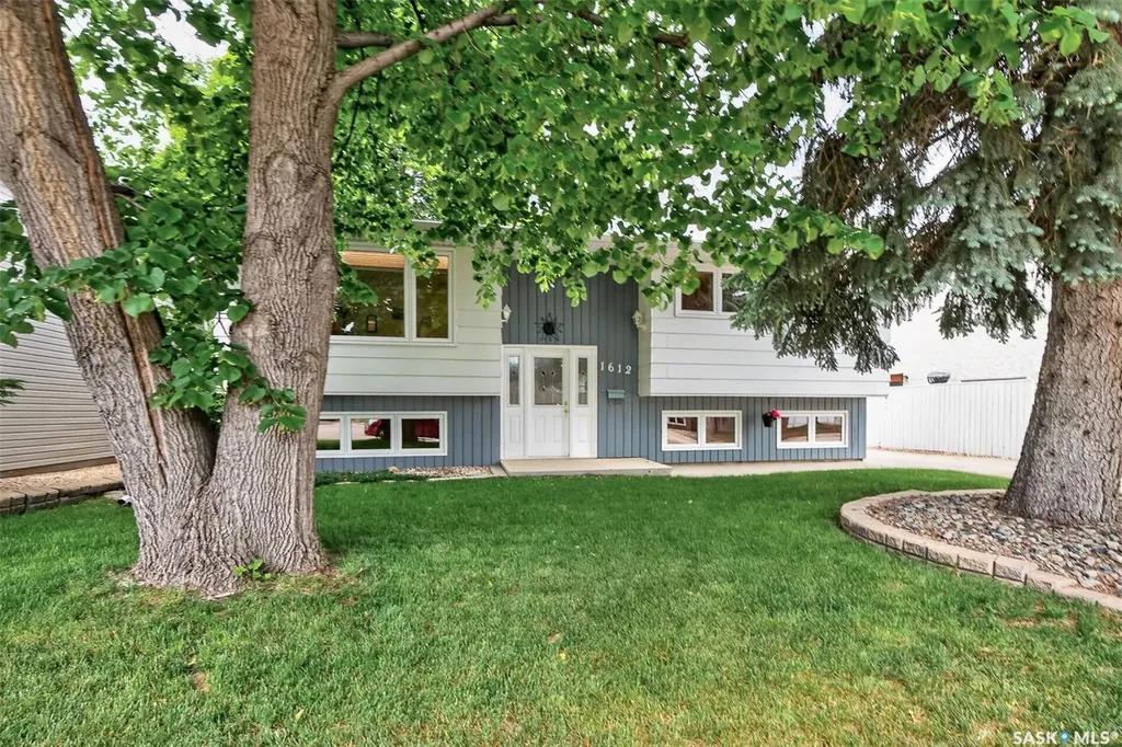 1612 Rutherford Street Moose Jaw SK S6H 7C7