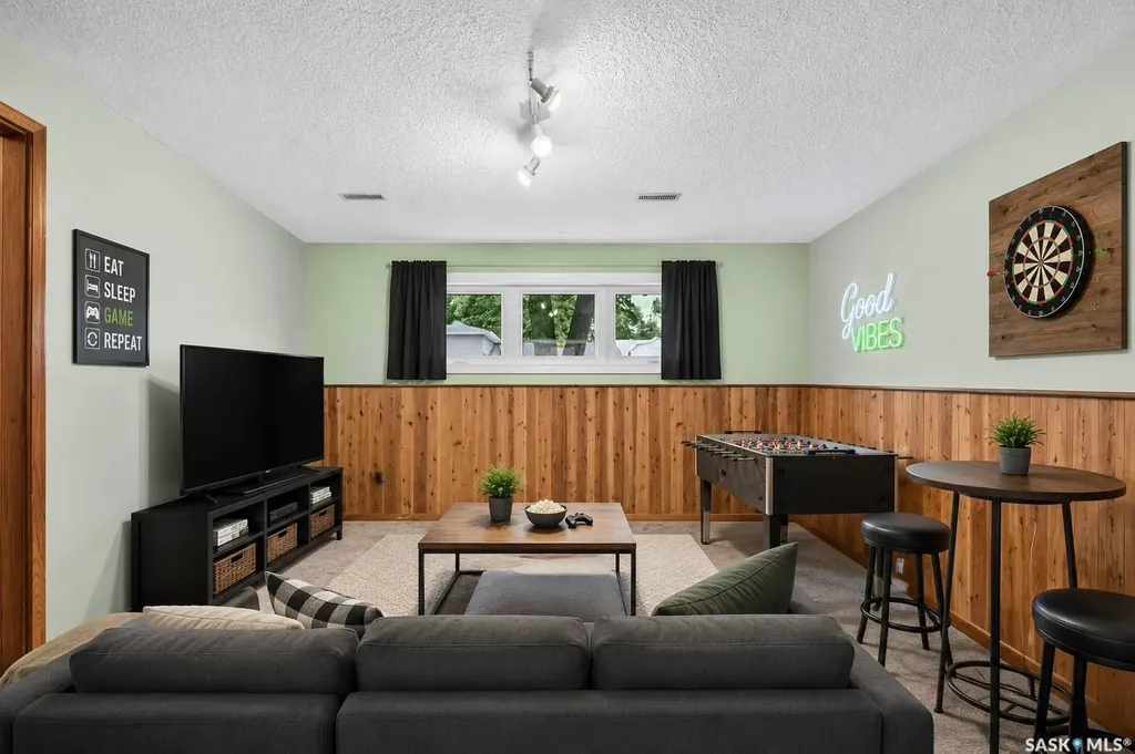 1612 Rutherford Street Moose Jaw SK S6H 7C7