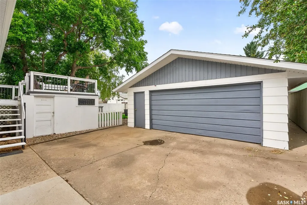 1612 Rutherford Street Moose Jaw SK S6H 7C7