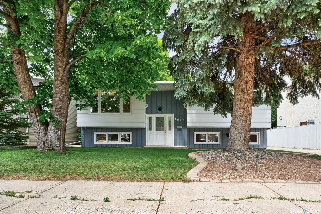 1612 Rutherford Street Moose Jaw SK S6H 7C7