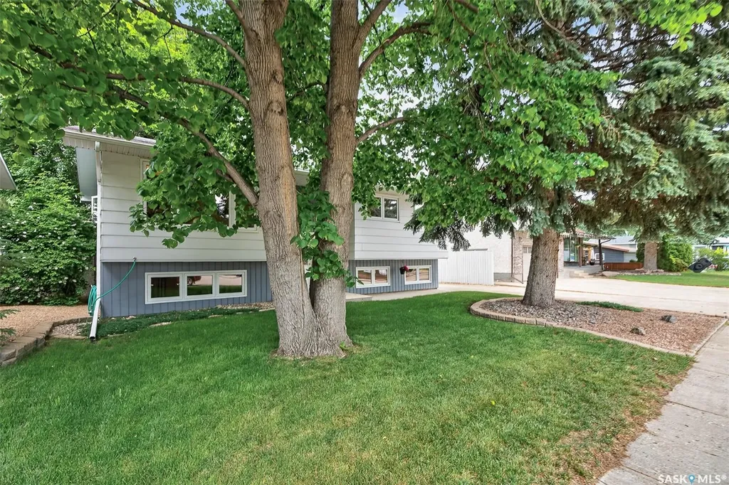 1612 Rutherford Street Moose Jaw SK S6H 7C7