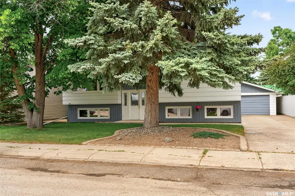 1612 Rutherford Street Moose Jaw SK S6H 7C7
