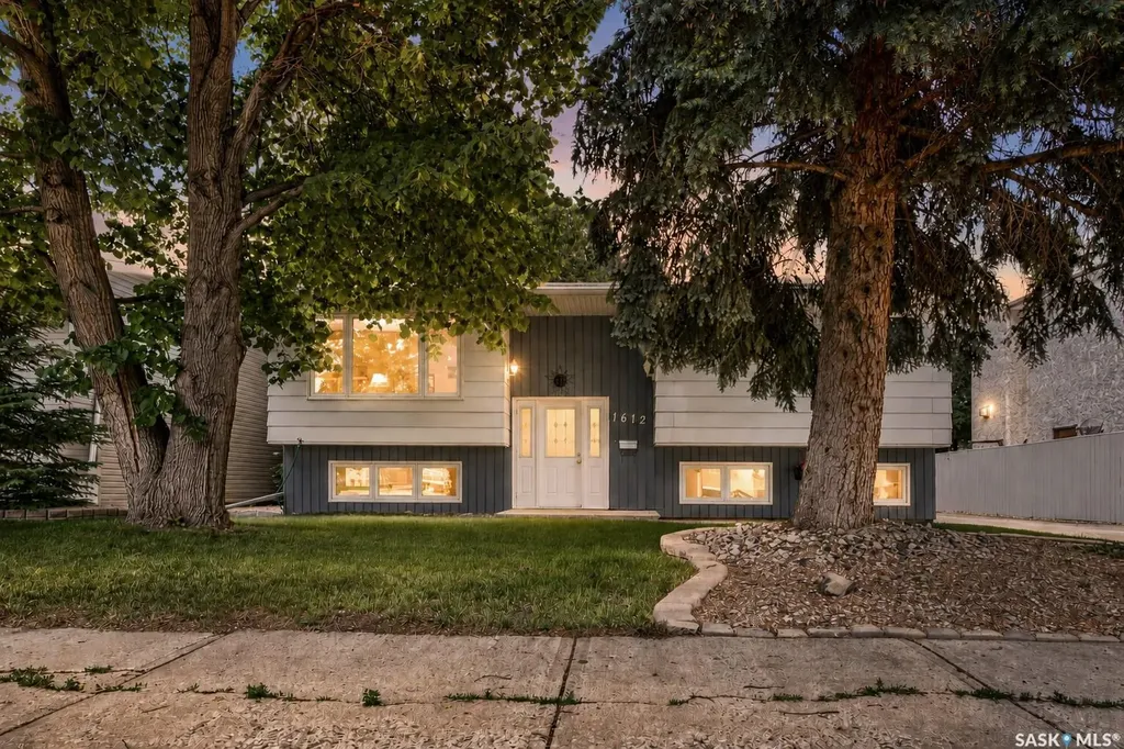 1612 Rutherford Street Moose Jaw SK S6H 7C7