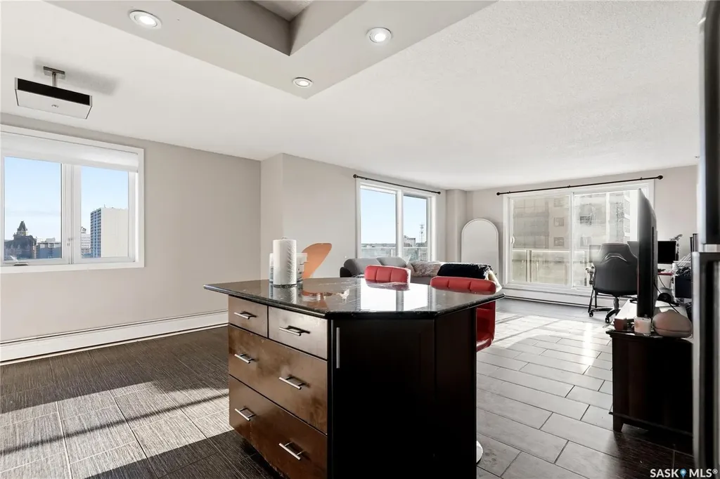 320 5th Avenue N Saskatoon SK S7K 2P5