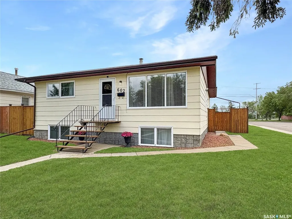 602 104th Street North Battleford SK S9A 1M8