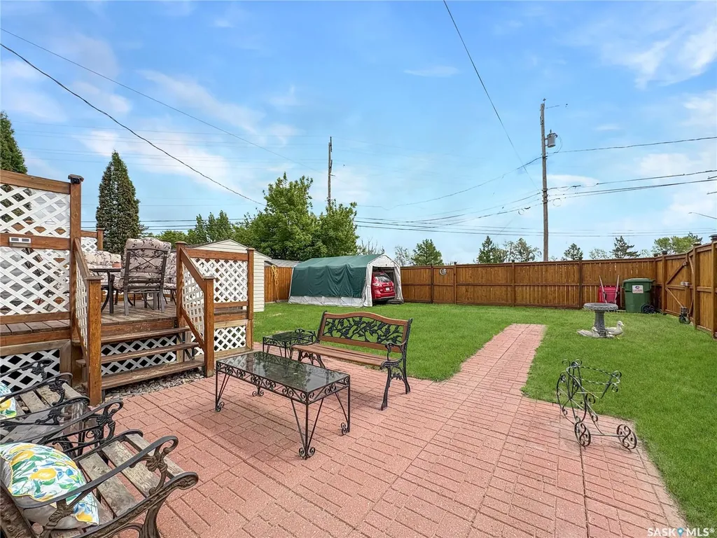 602 104th Street North Battleford SK S9A 1M8