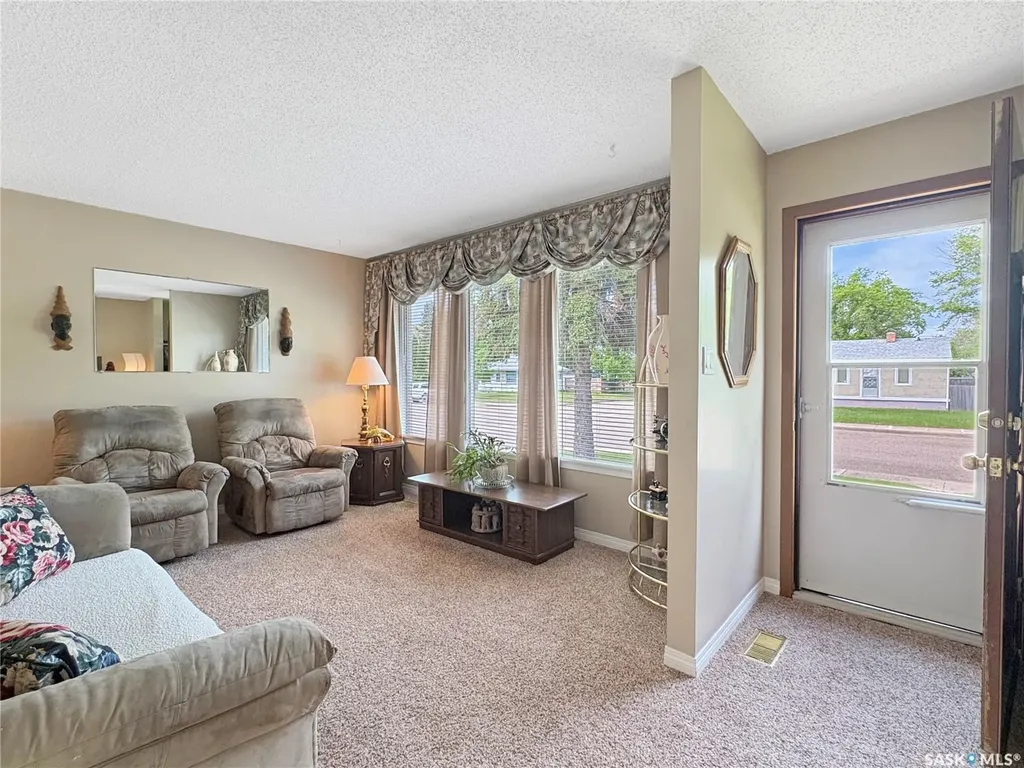 602 104th Street North Battleford SK S9A 1M8