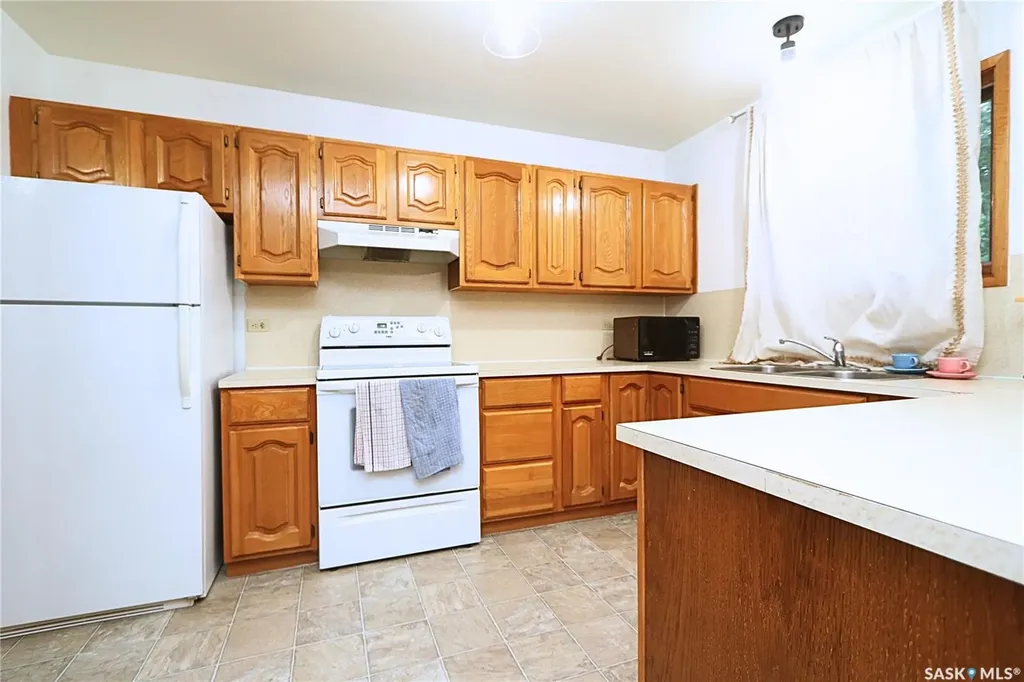 808 Potter Place Good Lake Rm No. 274 SK S0A 0L0