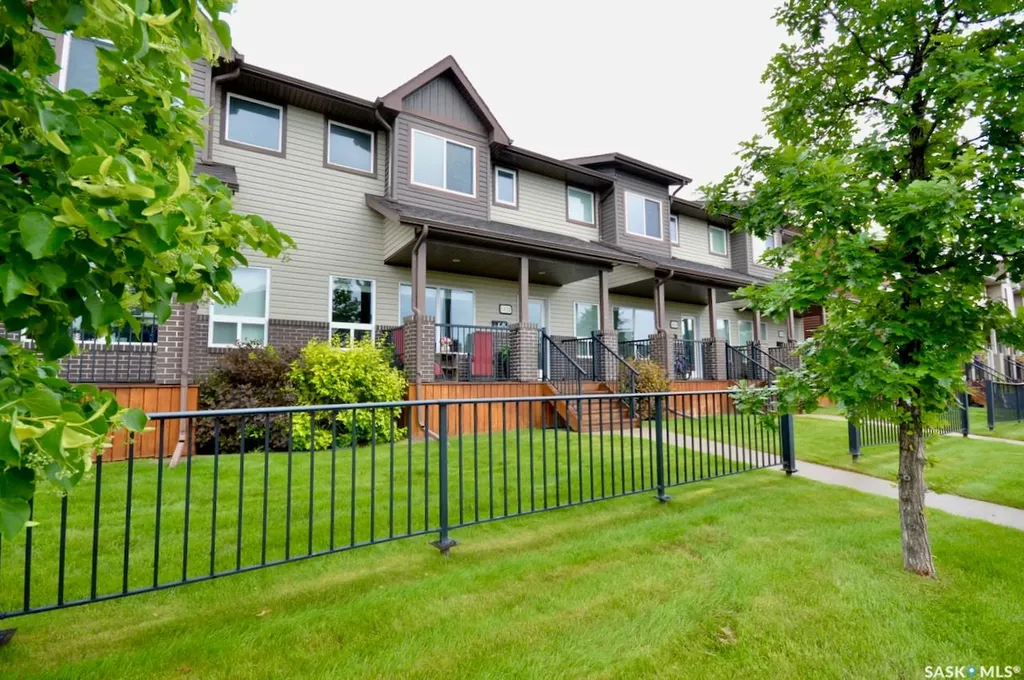 1018 Willowgrove Crescent Saskatoon SK S7W 0H7