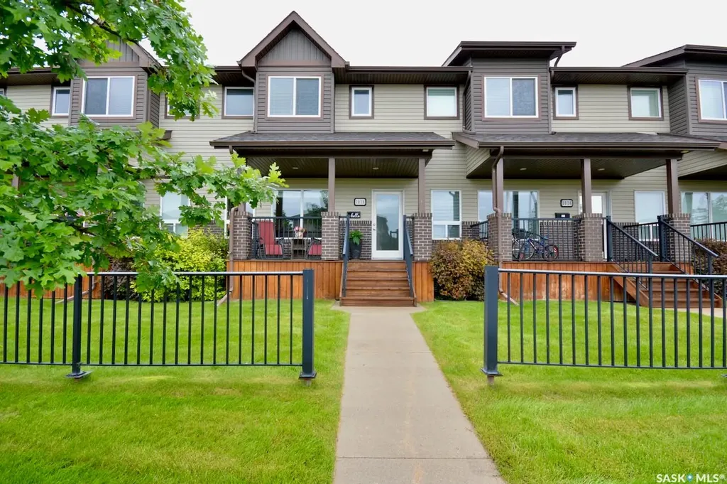 1018 Willowgrove Crescent Saskatoon SK S7W 0H7