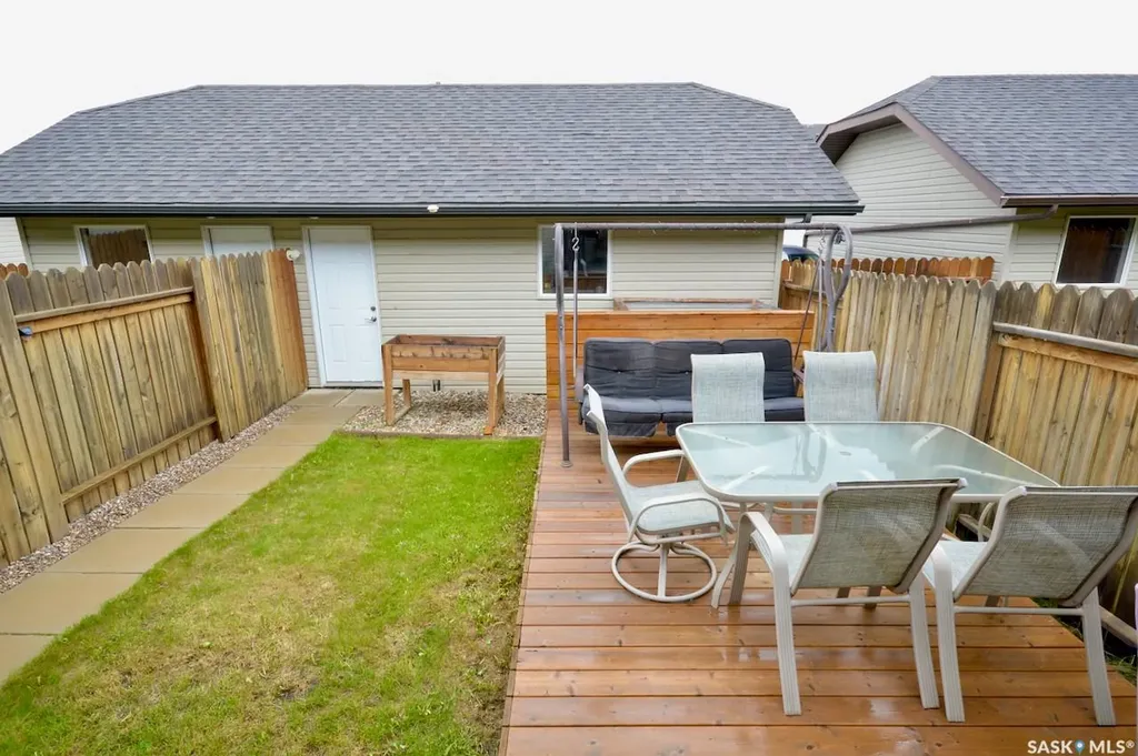 1018 Willowgrove Crescent Saskatoon SK S7W 0H7