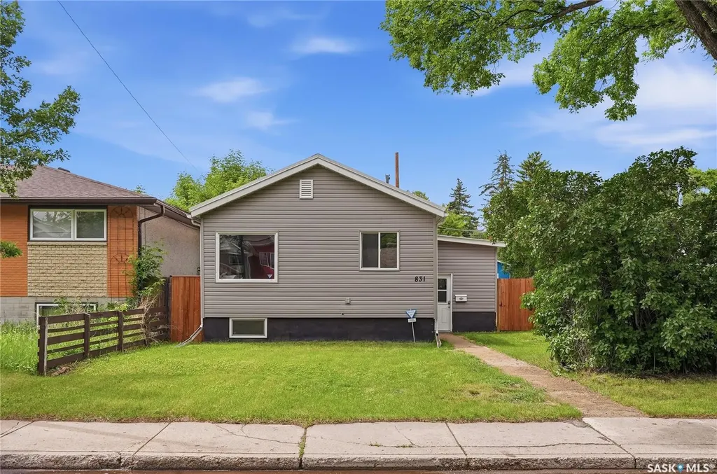 831 K Avenue N Saskatoon SK S7L 2N2