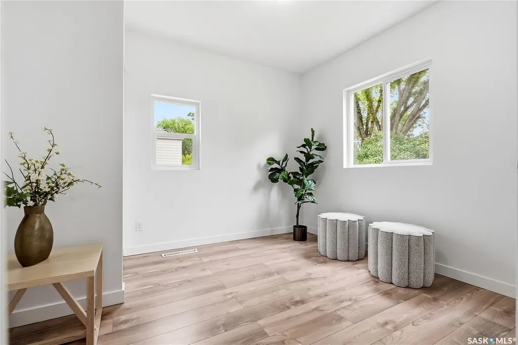 831 K Avenue N Saskatoon SK S7L 2N2