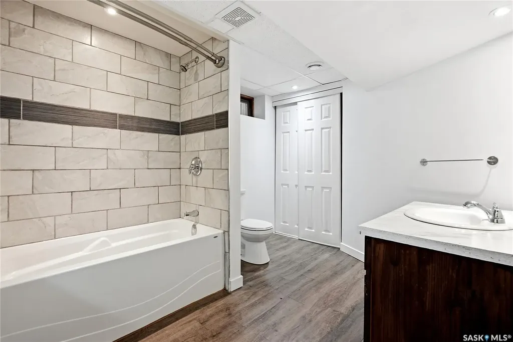 831 K Avenue N Saskatoon SK S7L 2N2