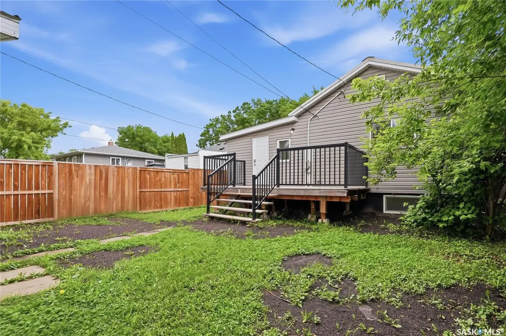 831 K Avenue N Saskatoon SK S7L 2N2