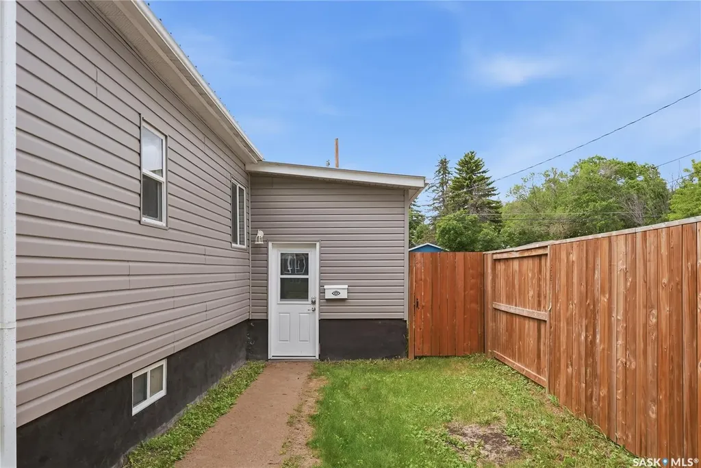 831 K Avenue N Saskatoon SK S7L 2N2