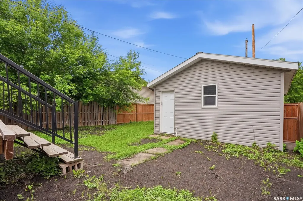 831 K Avenue N Saskatoon SK S7L 2N2