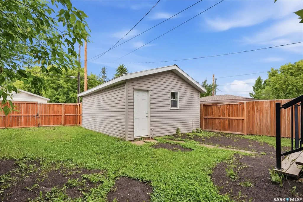 831 K Avenue N Saskatoon SK S7L 2N2