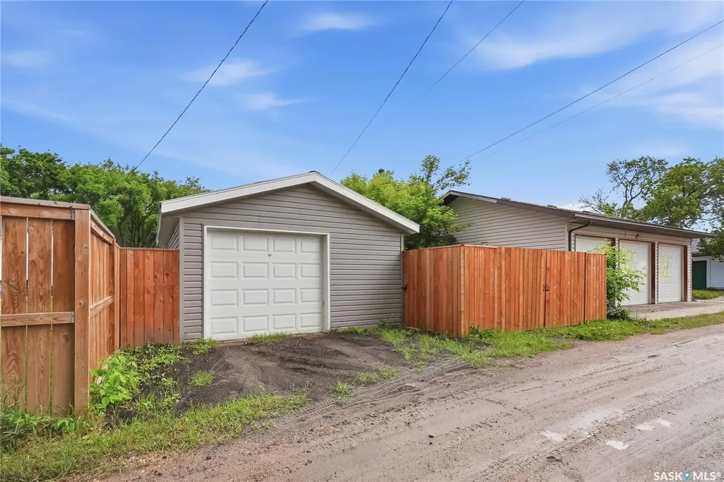 831 K Avenue N Saskatoon SK S7L 2N2