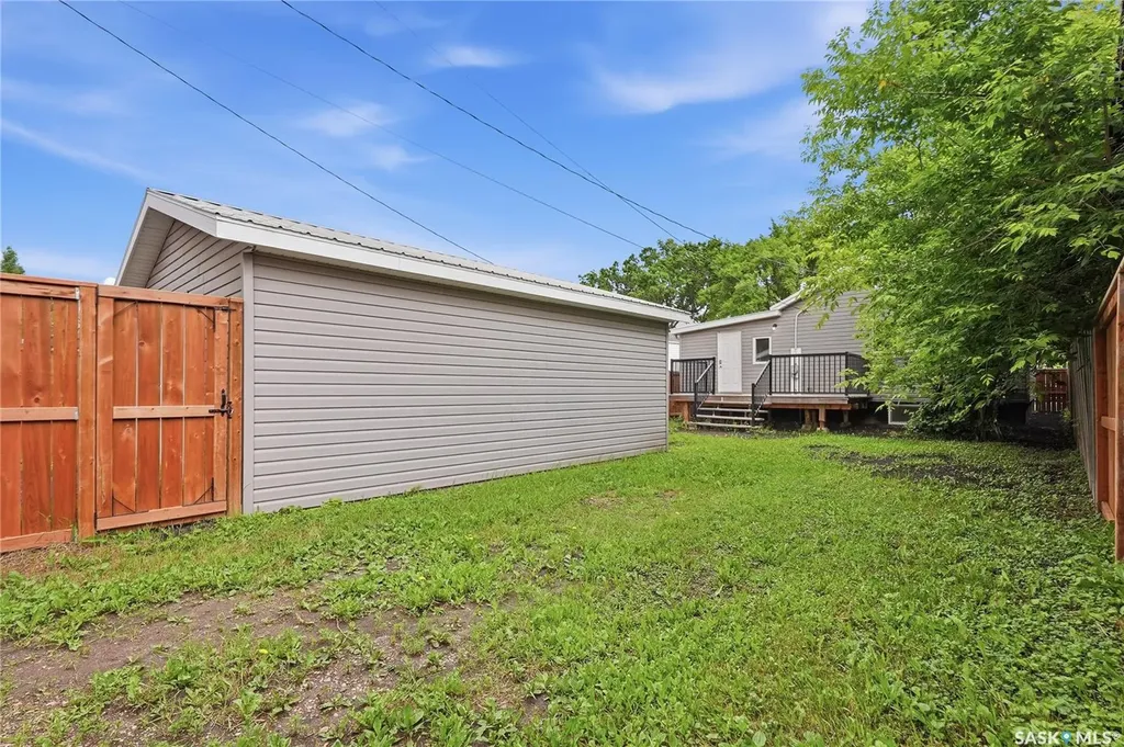 831 K Avenue N Saskatoon SK S7L 2N2