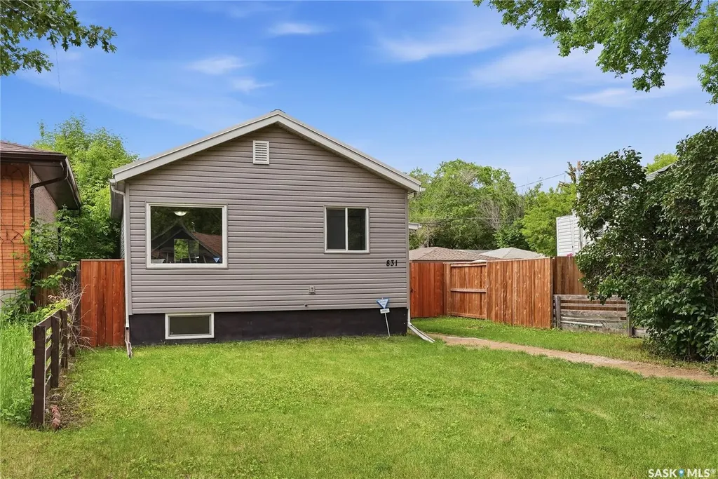 831 K Avenue N Saskatoon SK S7L 2N2