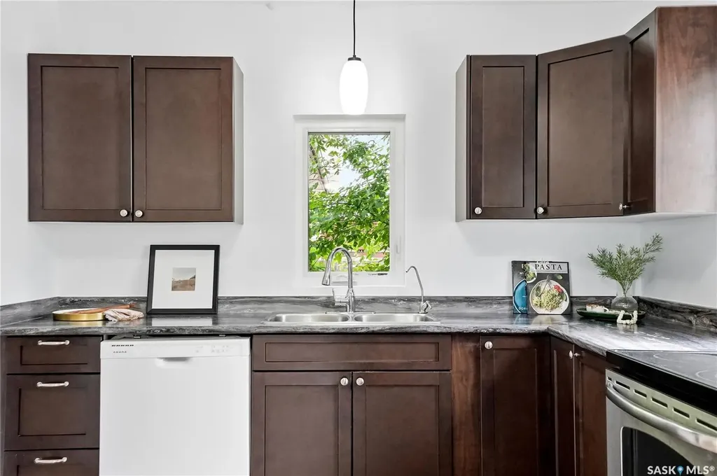 831 K Avenue N Saskatoon SK S7L 2N2
