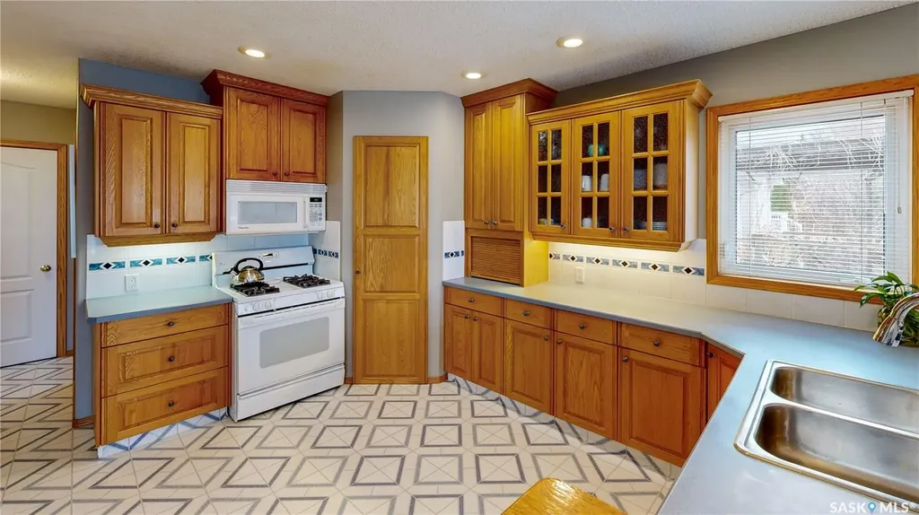 3254 Peyson Bay E Regina SK S4V 2W8