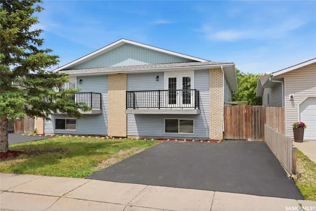 116 (114) Hall Crescent Saskatoon SK S7L 7G6