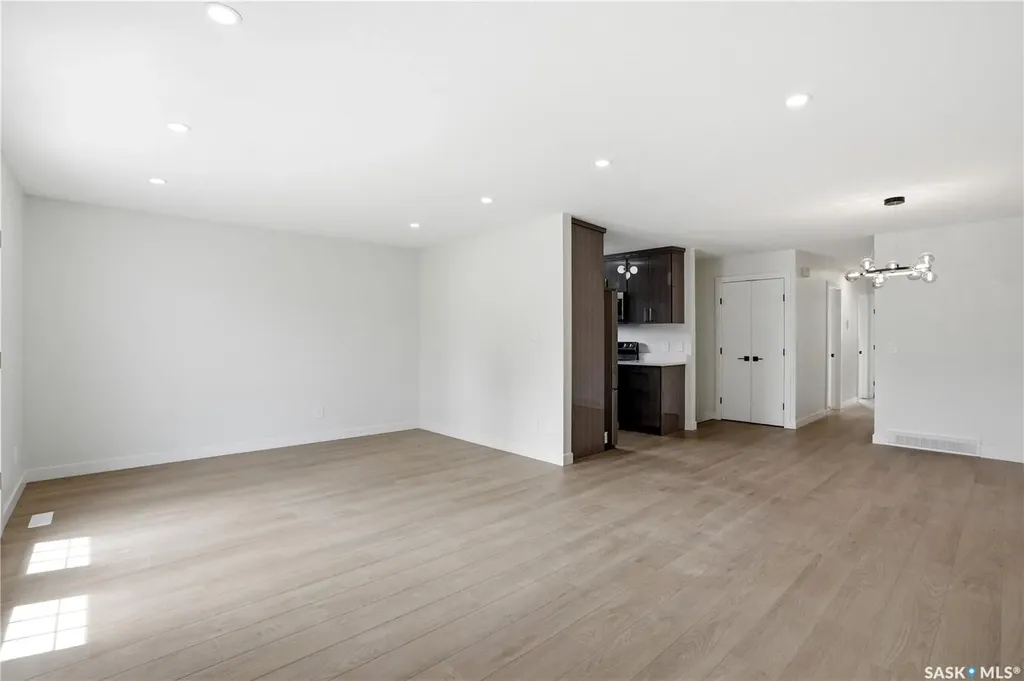 116 (114) Hall Crescent Saskatoon SK S7L 7G6