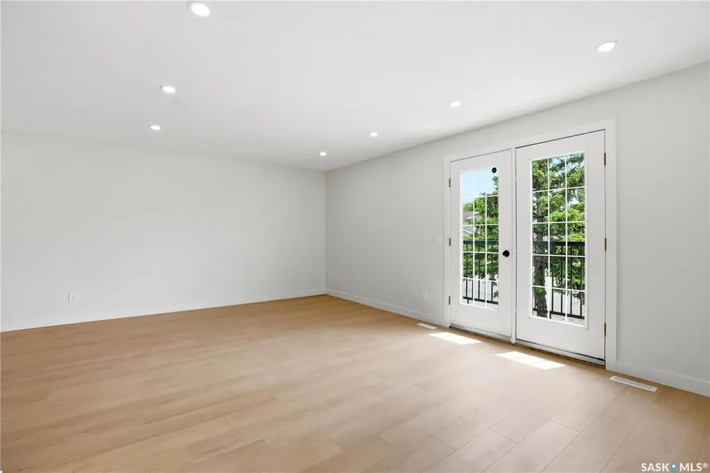 116 (114) Hall Crescent Saskatoon SK S7L 7G6