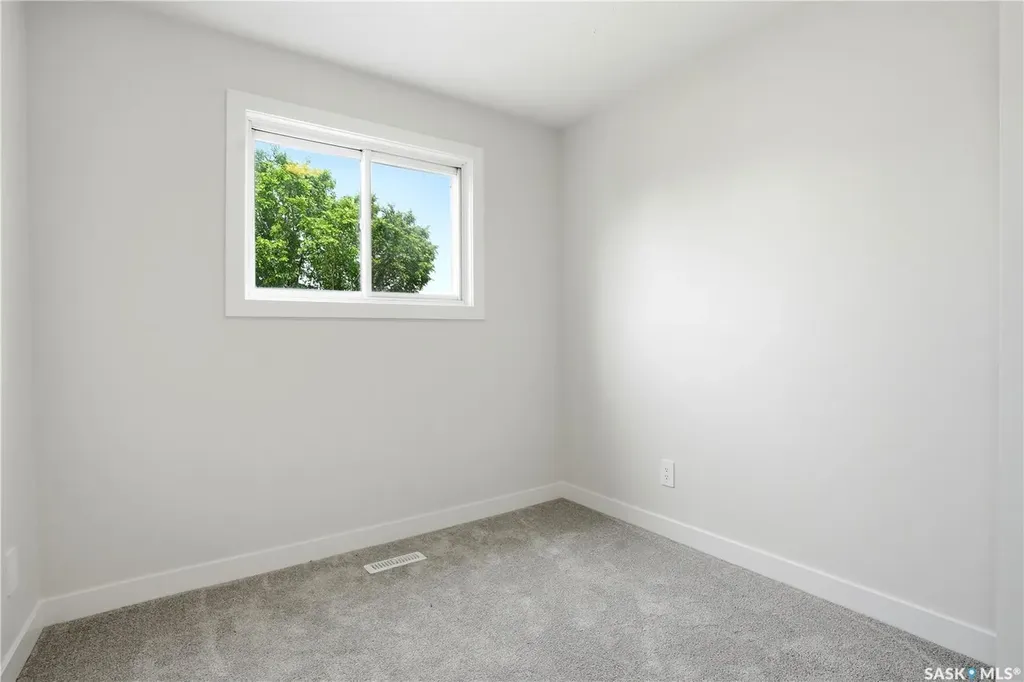 116 (114) Hall Crescent Saskatoon SK S7L 7G6