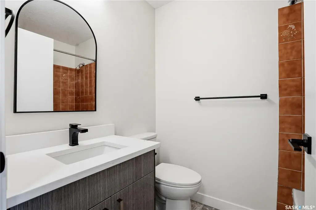 116 (114) Hall Crescent Saskatoon SK S7L 7G6